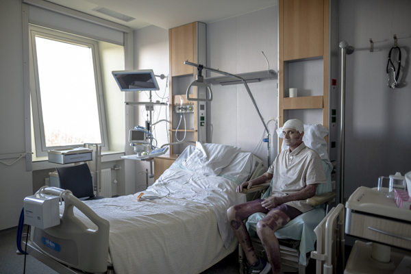 Primele imagini cu medicul-erou, după incendiul de la Piatra Neamț: „Astăzi pot să merg cu bicicleta”. Cătălin Denciu a început recuperarea