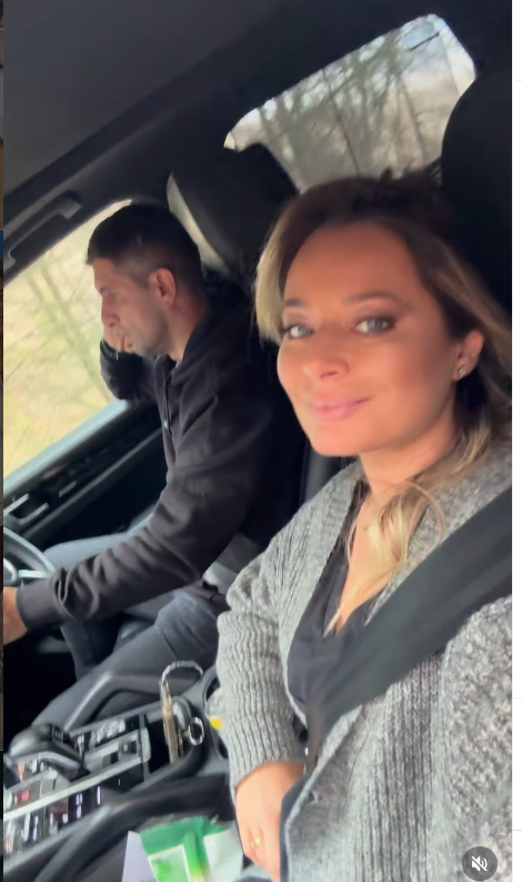Imagini emoționante cu fetițele Laurei Cosoi, în timp ce pregătesc tortul pentru tatăl lor. Cosmin Curticăpean împlinește 50 de ani