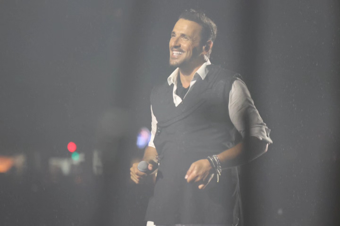 Vedeta care a stat de vorbă cu Nikos Vertis în culisele concertului său din Piața Constituției din București. A fost impresionată: „De neuitat”