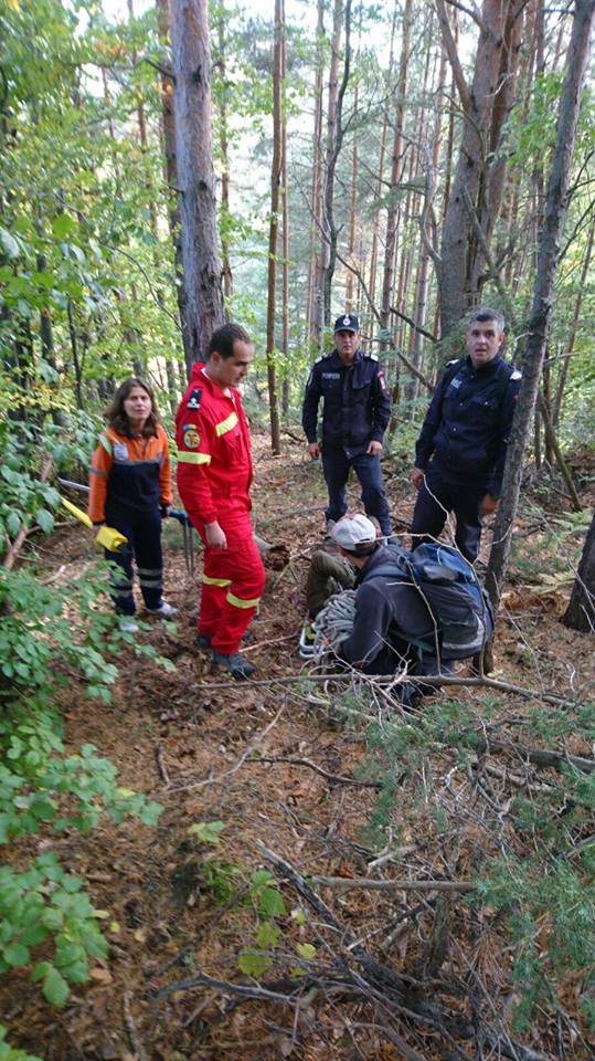 GALERIE FOTO: Cercetător salvat de pe munte după ce i s-a făcut rău în timpul studiilor geologice pe care le făcea