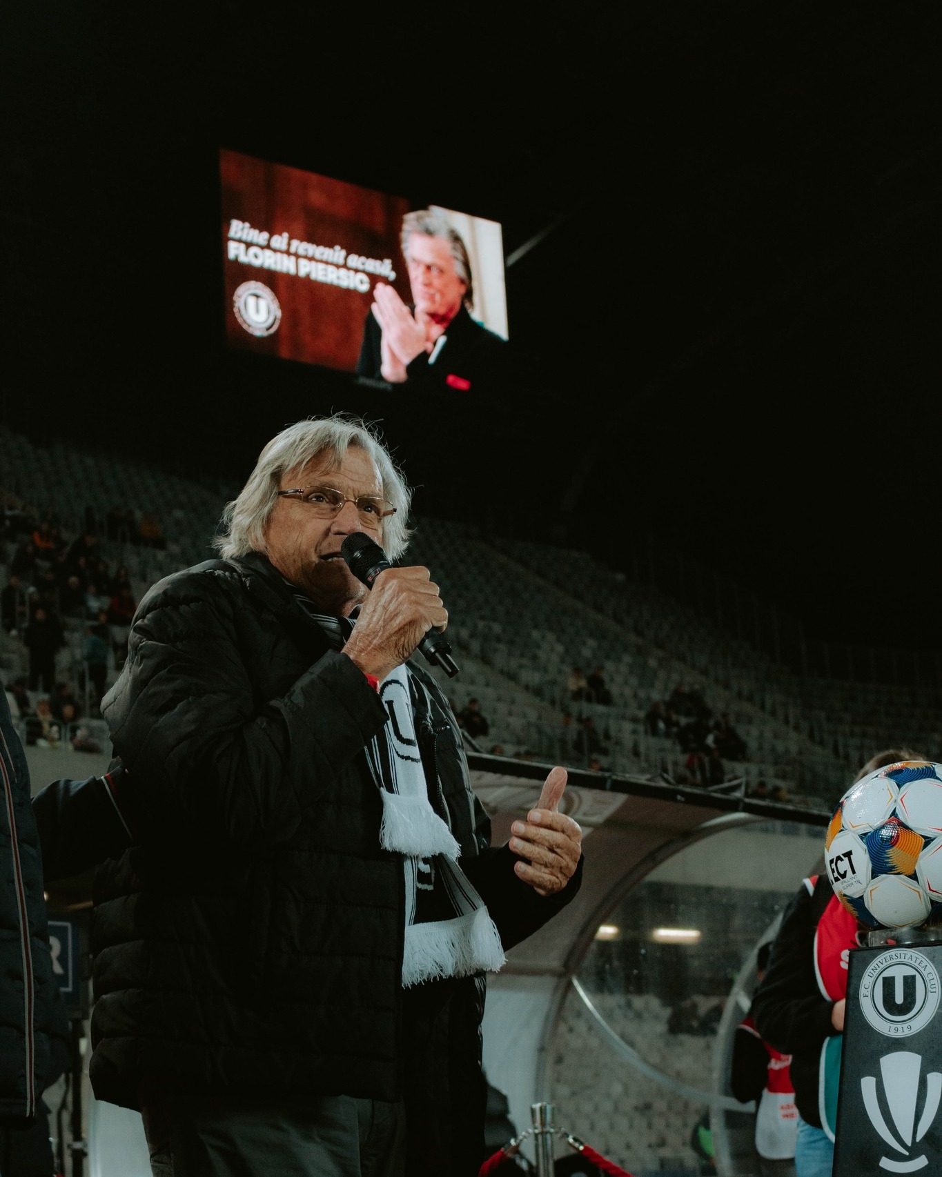 Cum a apărut Florin Piersic la derby-ul U Cluj - CFR. „Mărgelatu” a fost în tribune