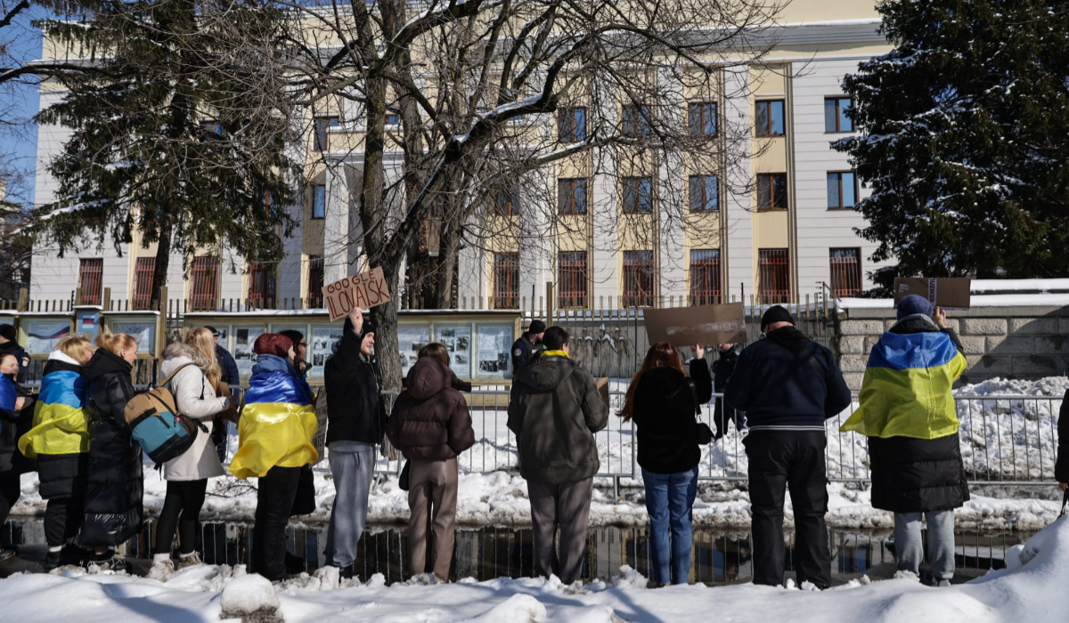Patru ani de război în Ucraina, comemorați la București printr-o manifestație pașnică: „Pacea nu a venit”