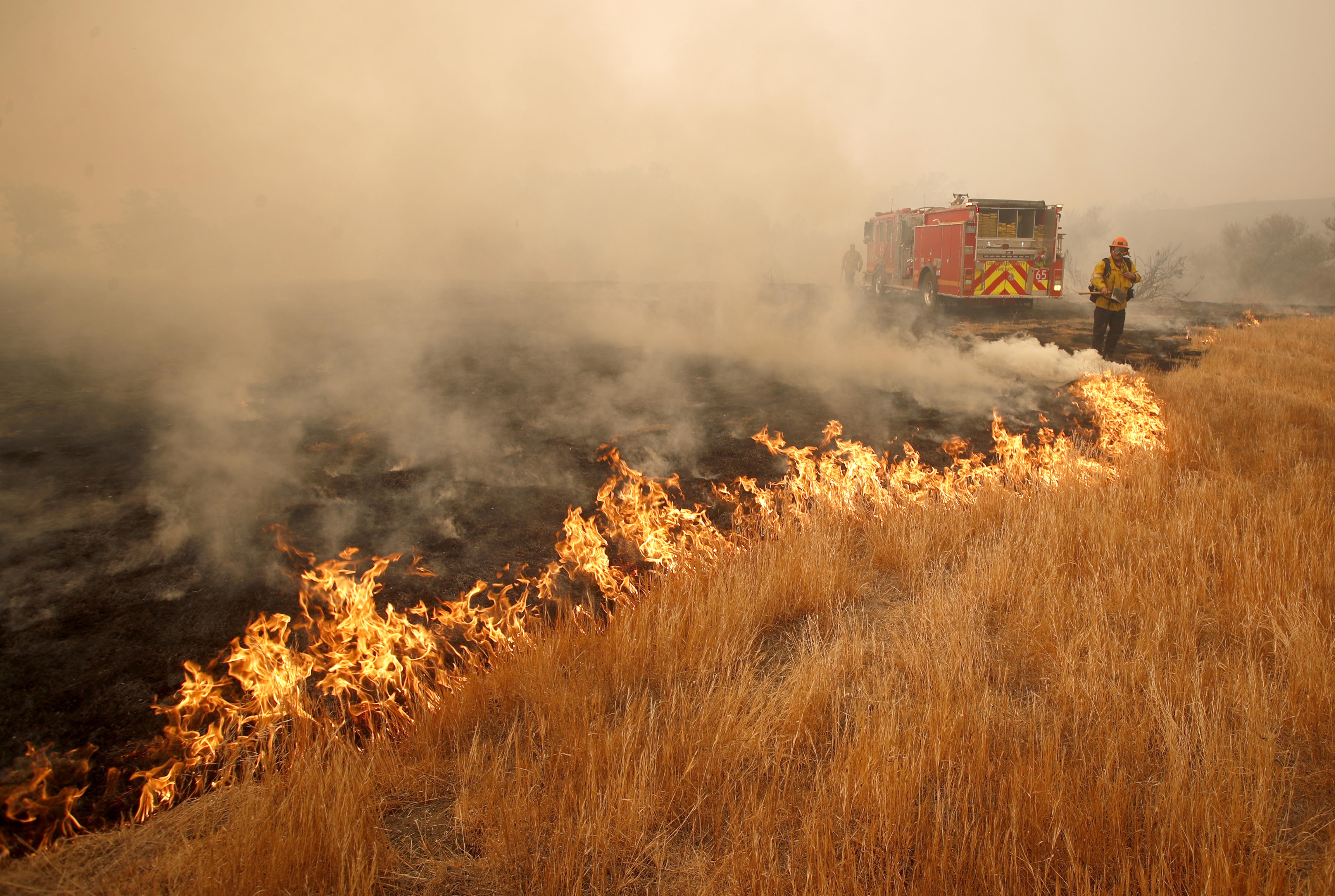 Cele mai devastatoare incendii din istoria Californiei. Peste 30 de morți și sute de persoane date dispărute