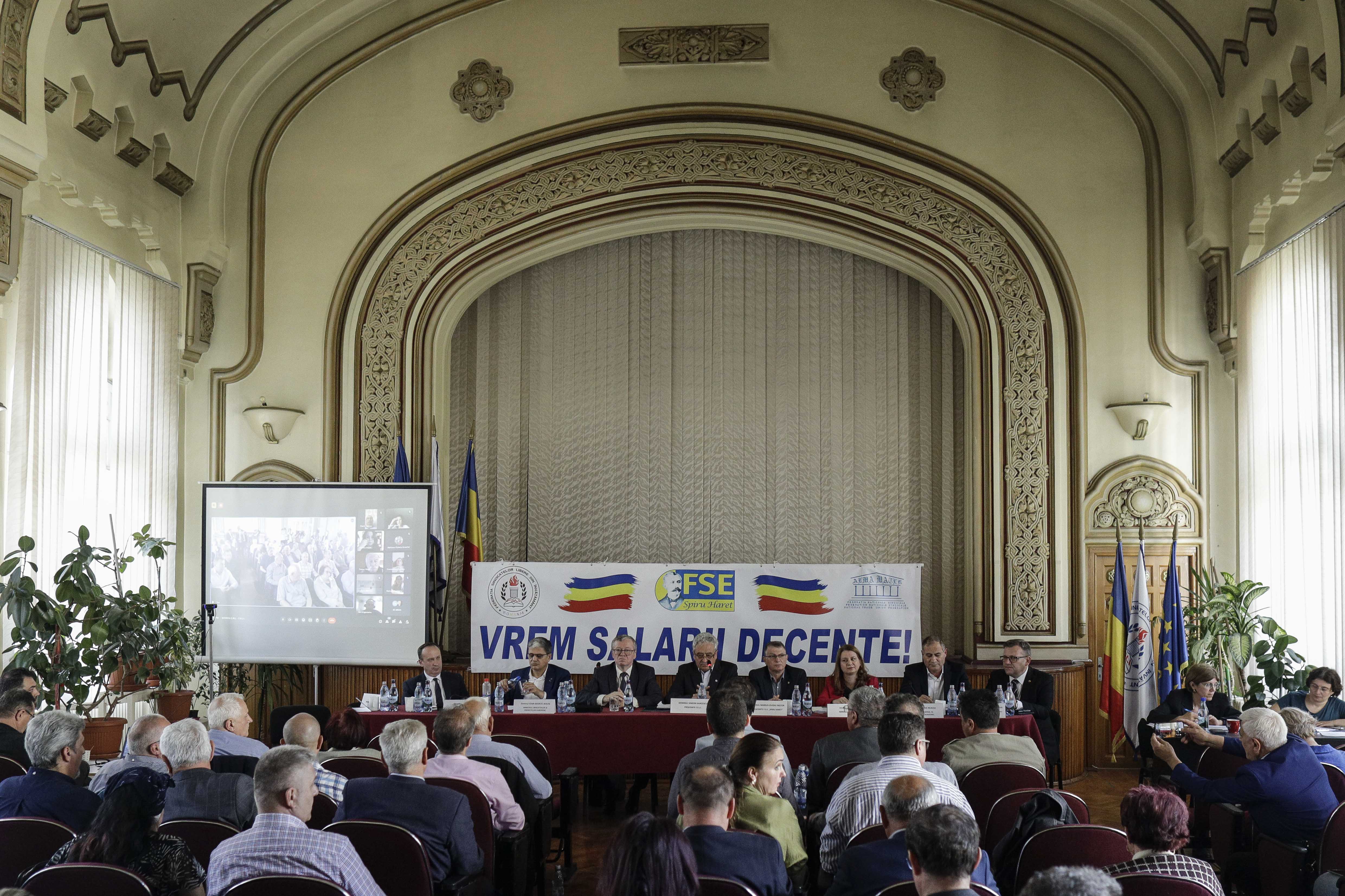 Greva din Educație continuă joi. După negocieri, Guvernul anunță că „nu vor fi creșteri salariale”, dar le oferă profesorilor carduri valorice. Sindicaliști: „Primele reacții sunt de respingere”
