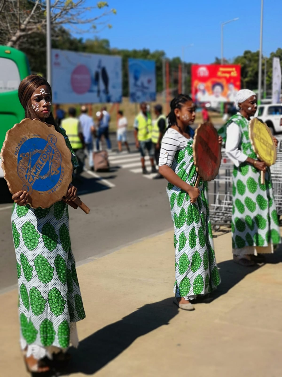 Daniela Crudu a descoperit un nou tip de machiaj în Madagascar | FOTO