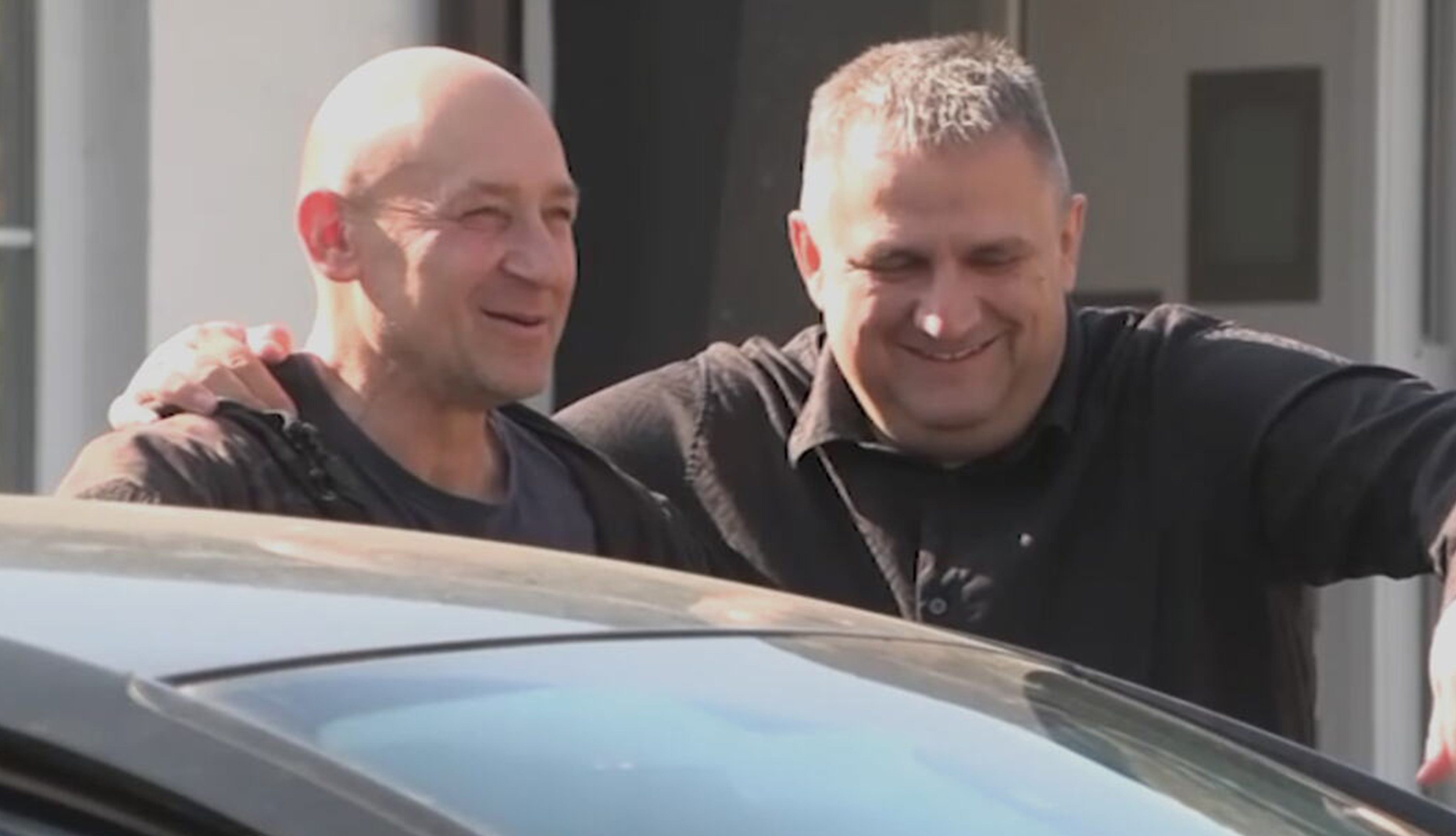 Preduzetnik iz Bogatića poklonio auto radniku za 25 godina rada