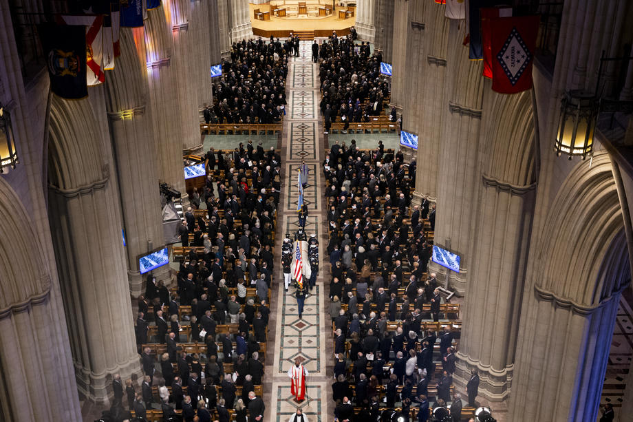 Funeralii naţionale pentru Colin Powell, primul secretar de stat de culoare al SUA. La ceremonie au participat Biden, Obama și Bush