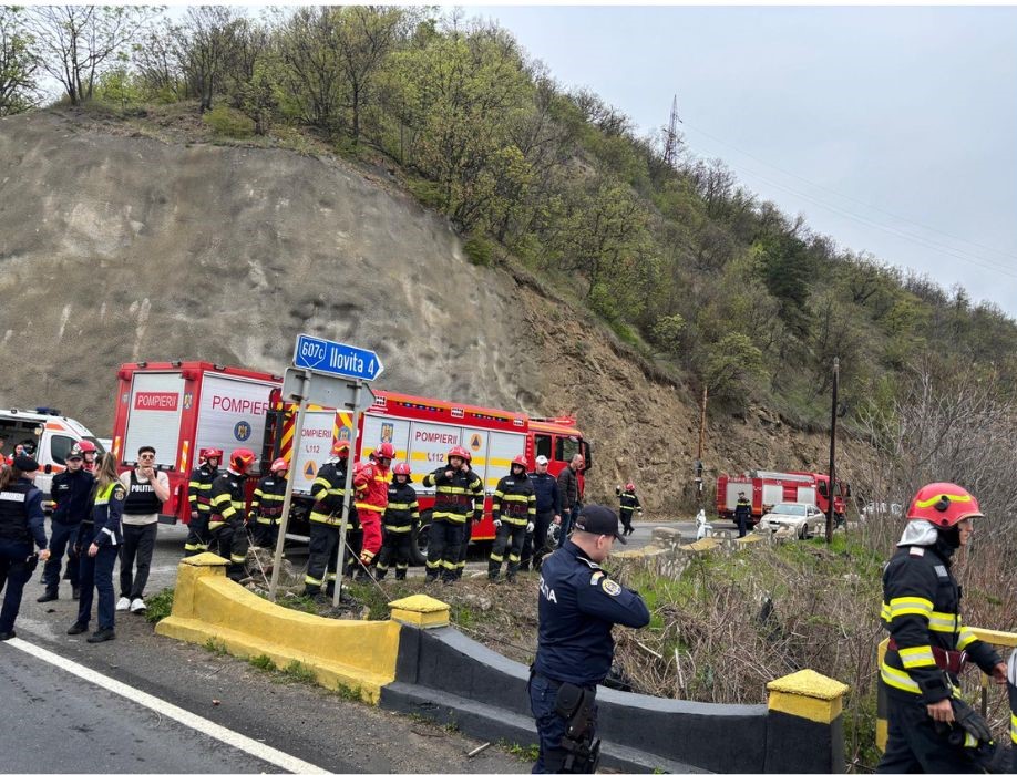 Un microbuz a căzut în Dunăre, în județul Mehedinți. Scafandrii au găsit atât vehiculul, cât și șoferul, un cetățean bulgar