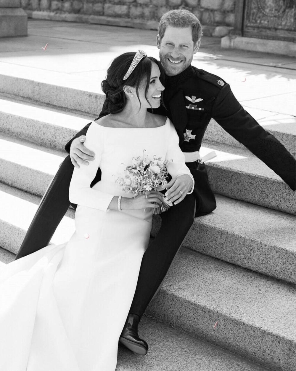FOTO | Ținutele purtate de prințul Harry și Meghan Markle la nunta regală vor fi expuse