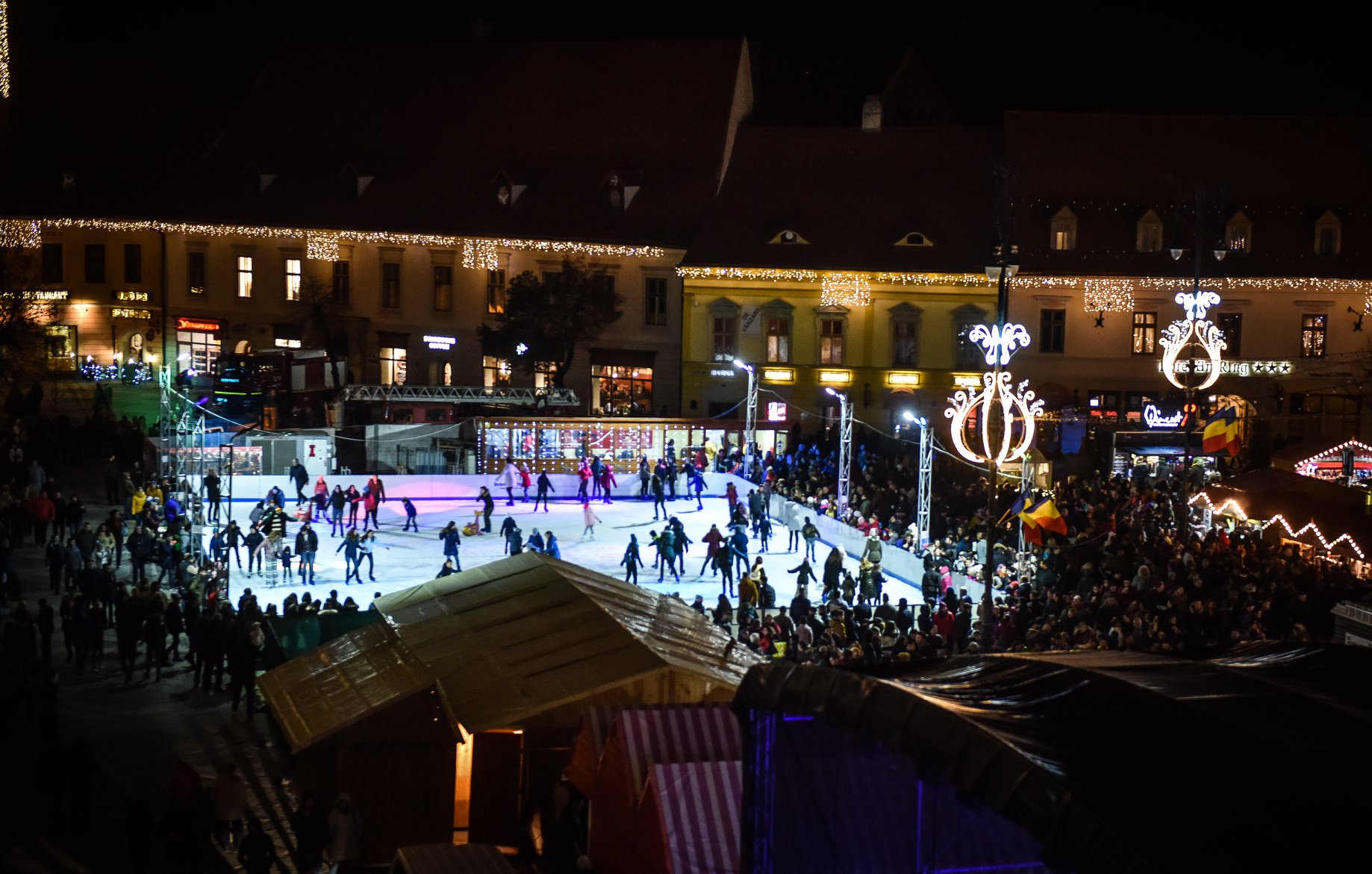 GALERIE FOTO| S-a deschis târgul de Crăciun de la Sibiu. Ediția din 2018 este dedicată Centenarului