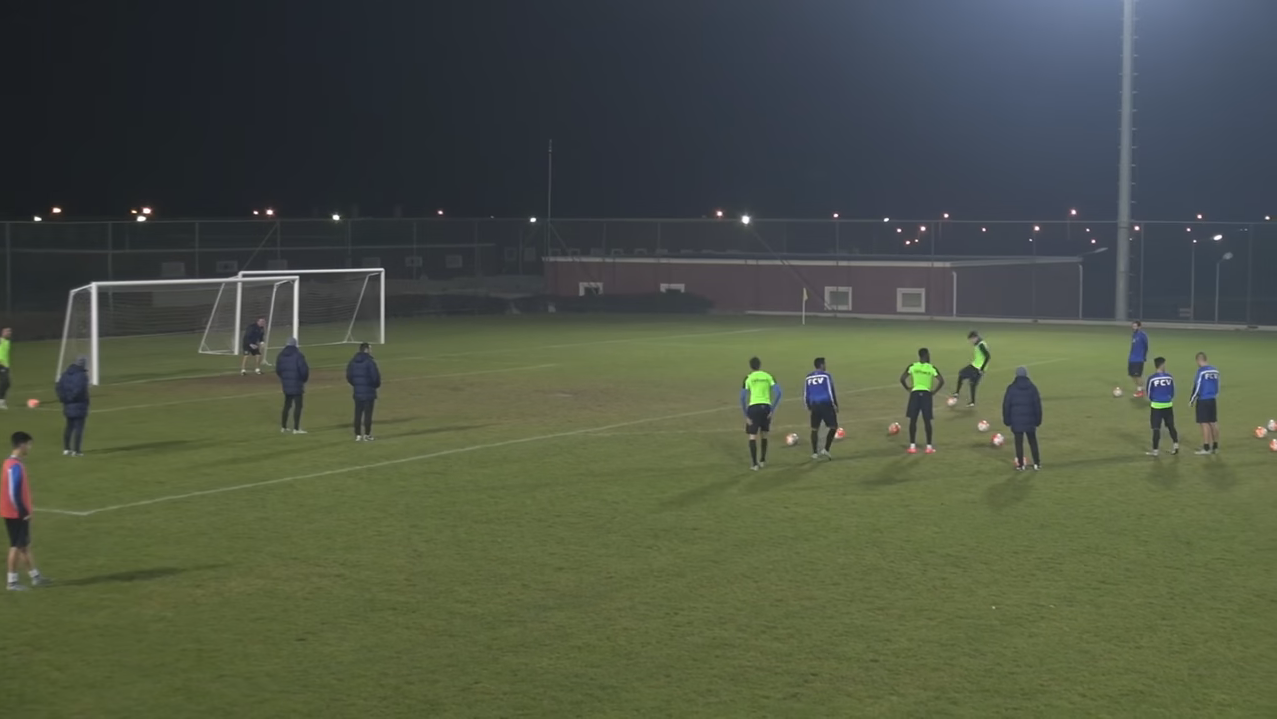 Gică Hagi se poartă cu mânuși. A făcut senzație la antrenamentele Viitorului, pe un post inedit / VIDEO
