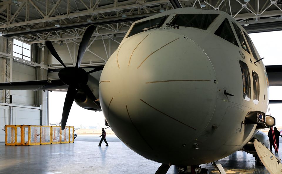 Cum arată avionul militar amenajat pentru a-i aduce în țară pe românii de pe Diamond Princess