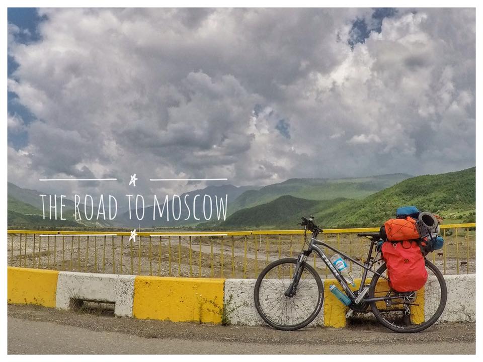 Un bărbat a călătorit cu bicicleta din India până în Rusia pentru a vedea Cupa Mondială