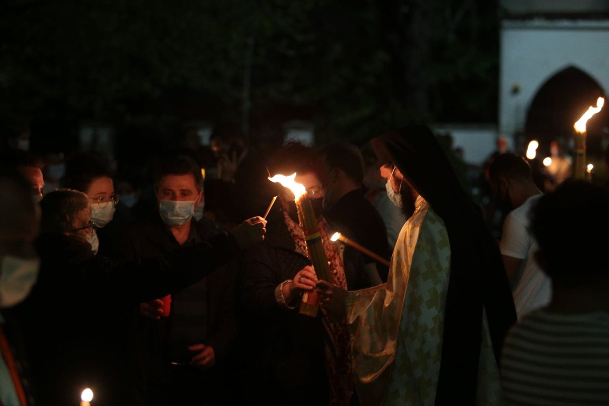 Ce le-a transmis credincioșilor Patriarhul Daniel, după slujba de Înviere