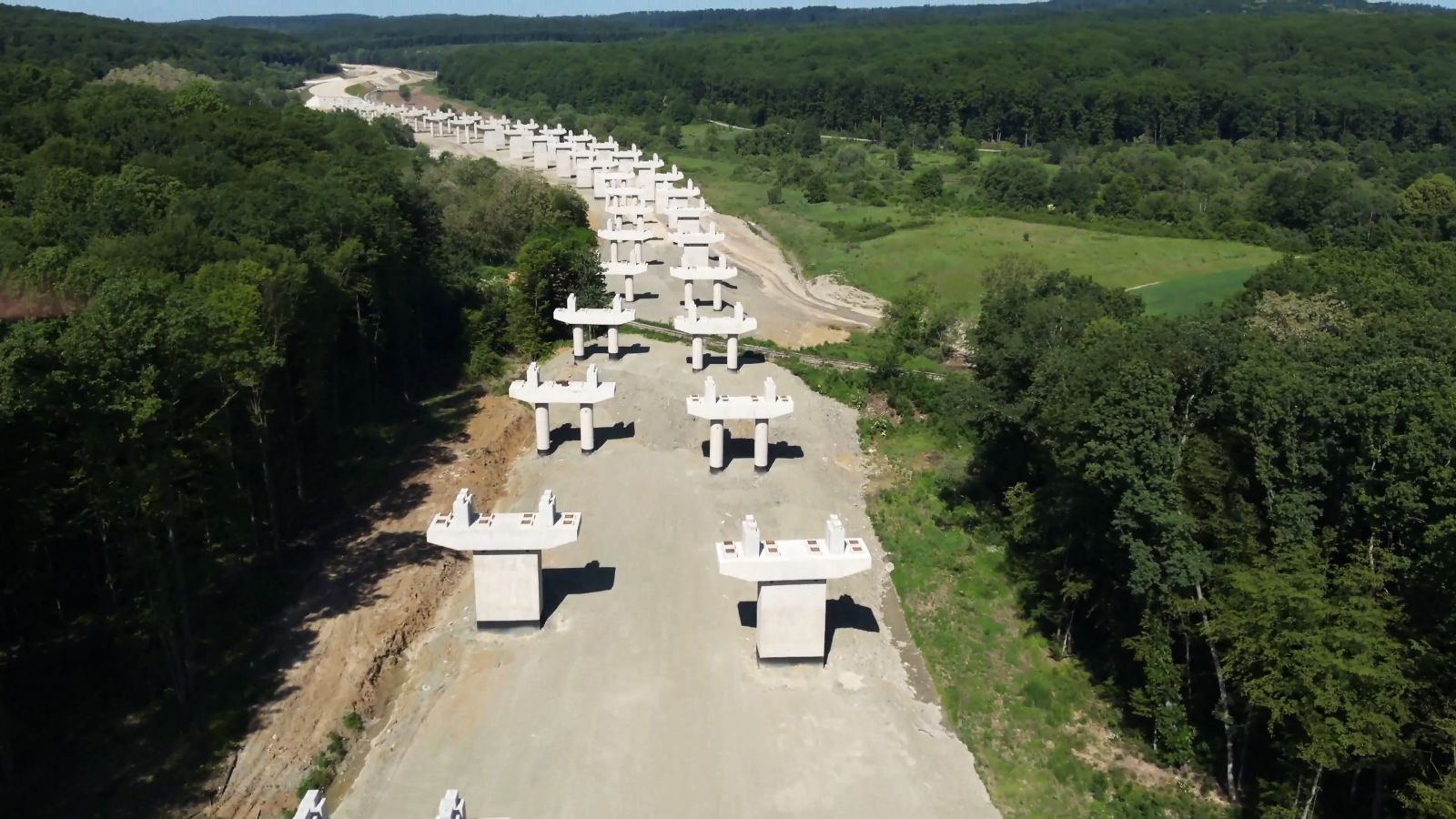 Șantierul autostrăzii A1 Lugoj - Deva: Câți metri mai sunt de excavat din „tunelurile pentru urși”