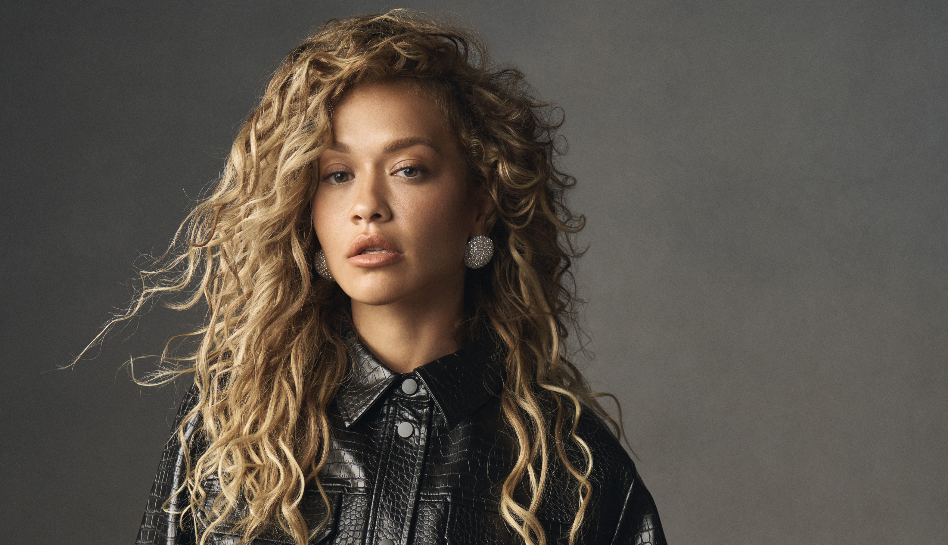 Rita Ora a Primark ünnepi kollekciójának arca