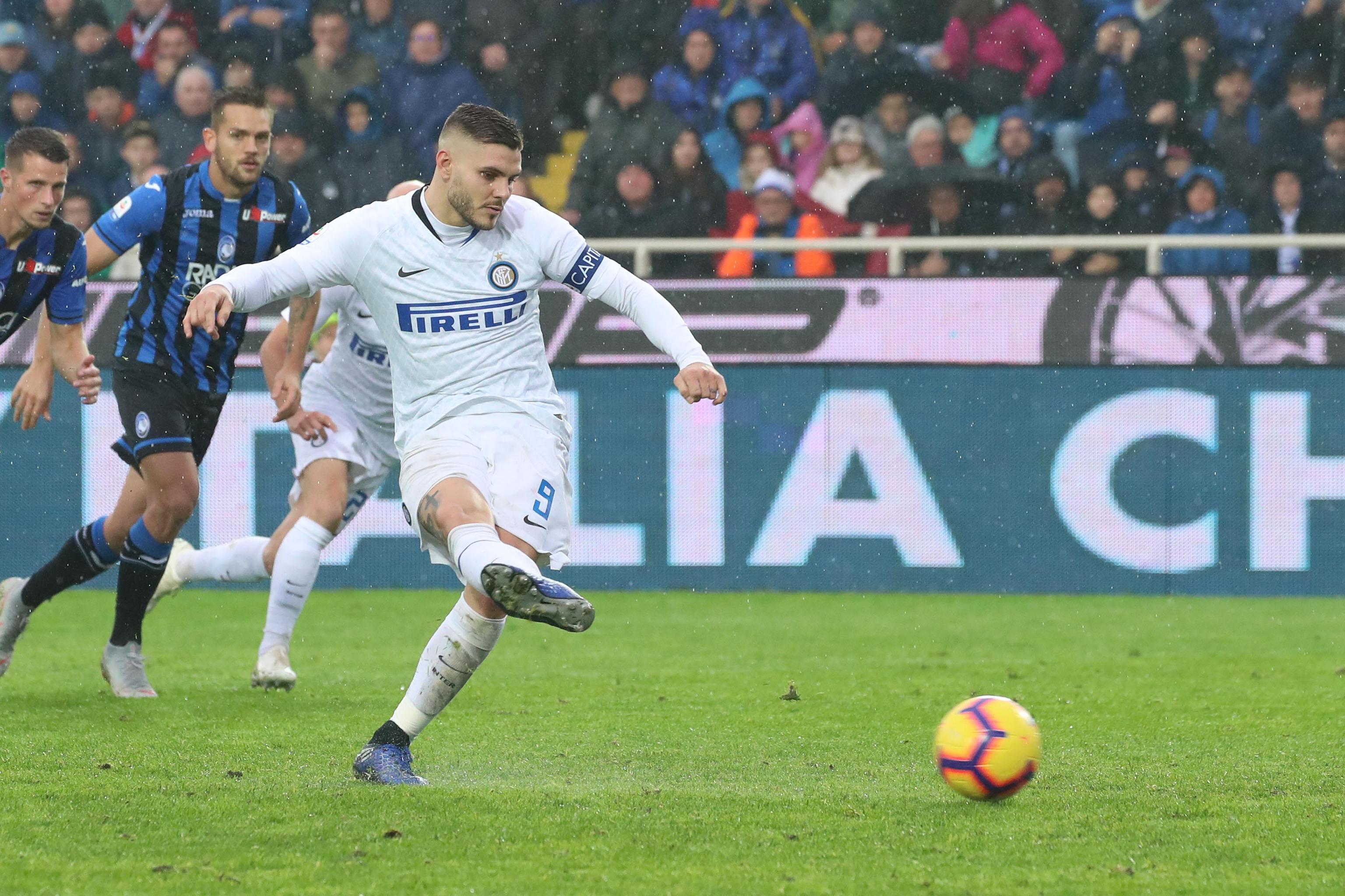 Un student român îi face ghetele lui Mauro Icardi, starul argentinian de la Inter Milano! Octavian Graure îi desenează și îi personalizează adidașii atacantului. Antonia, printre clienții săi