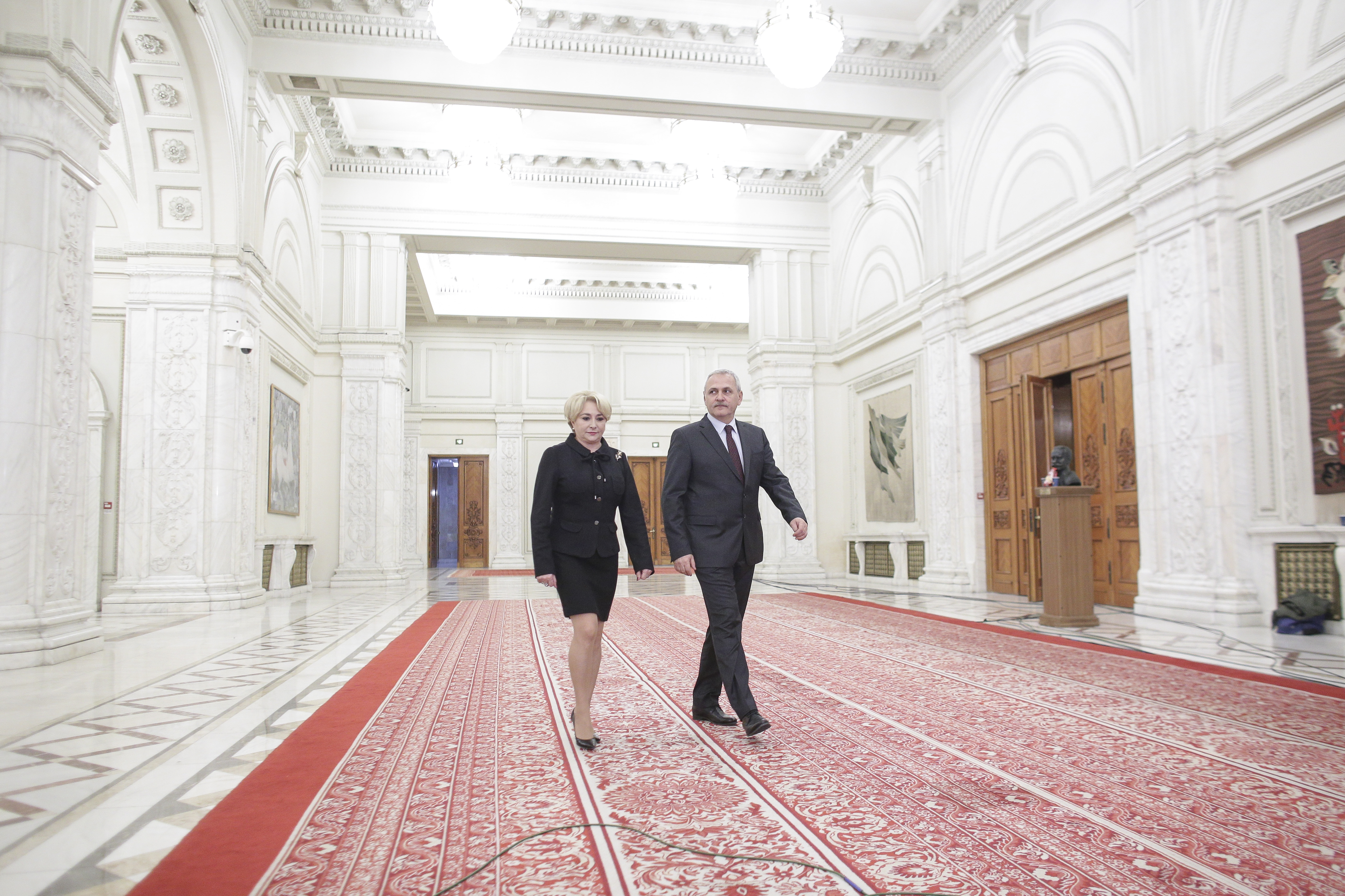 Cum s-a transformat Viorica Dăncilă într-un an și zece luni de mandat. Istoria în imagini a primei femei premier
