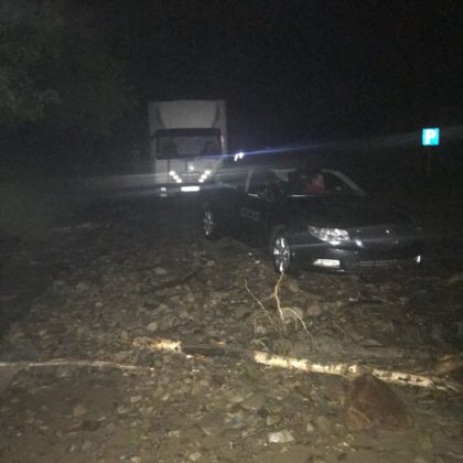 Inundații grave în mai multe județe din țară, după ploile torențiale. Sute de oameni sunt izolați din cauza viiturilor