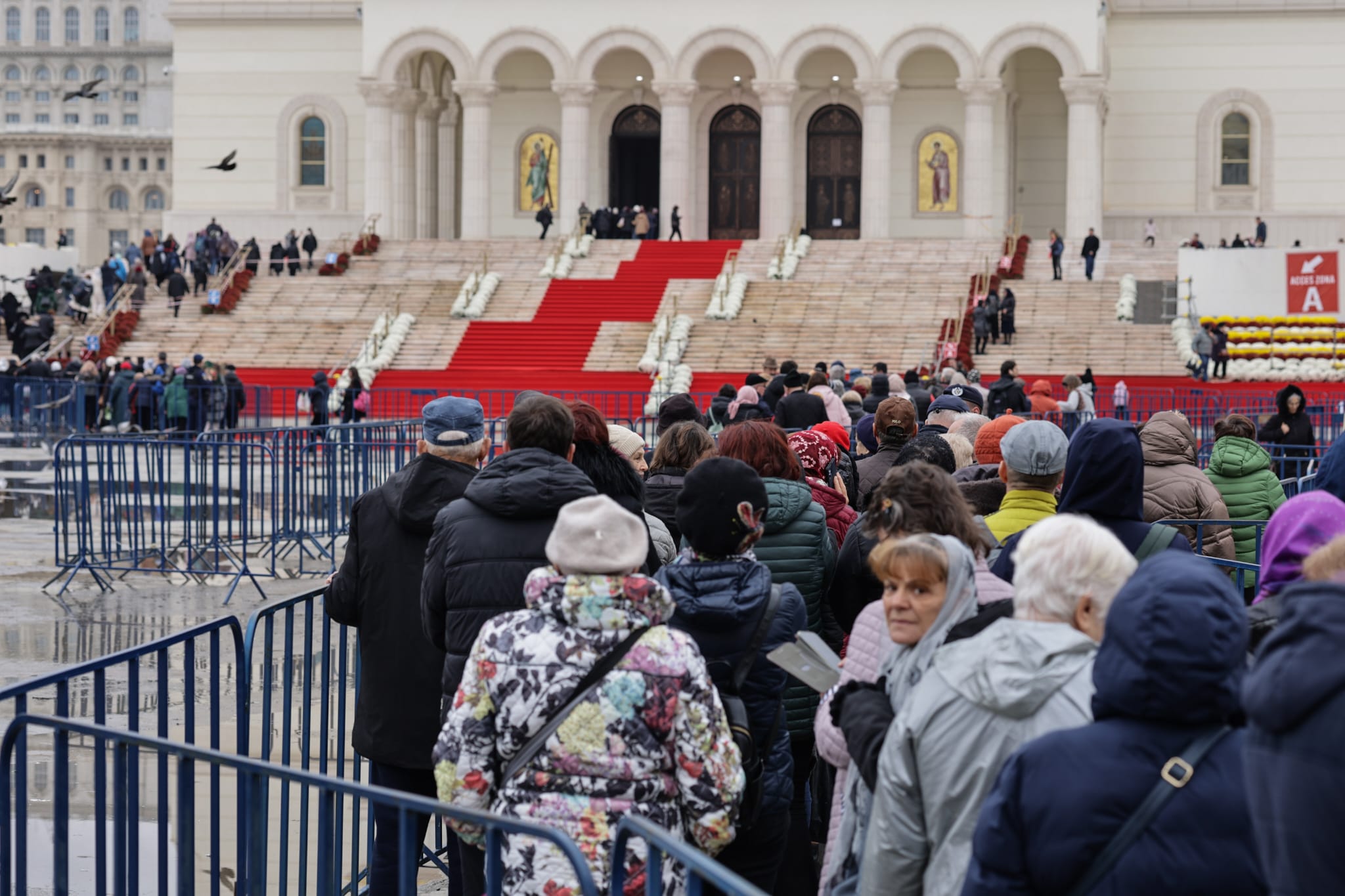 Numărul impresionant de oameni care au vizitat Catedrala Mântuirii Neamului în 10 zile de la inaugurare și programul de vizitare în noiembrie și decembrie