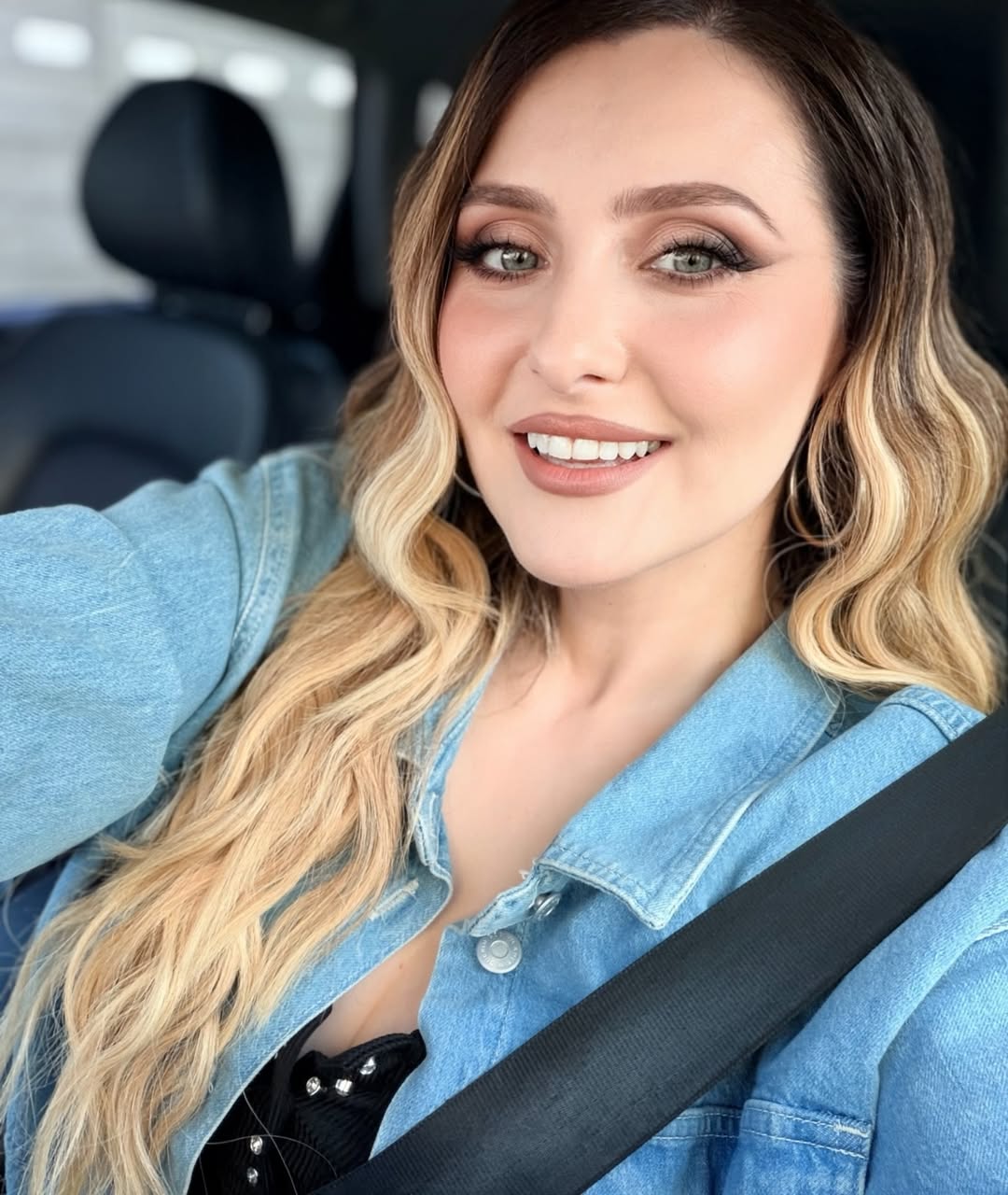 Tradiția pe care Alina Sorescu și Alexandru Ciucu o respectă la final de an școlar! Ce a făcut designerul în timp ce artista era la câțiva metri distanță