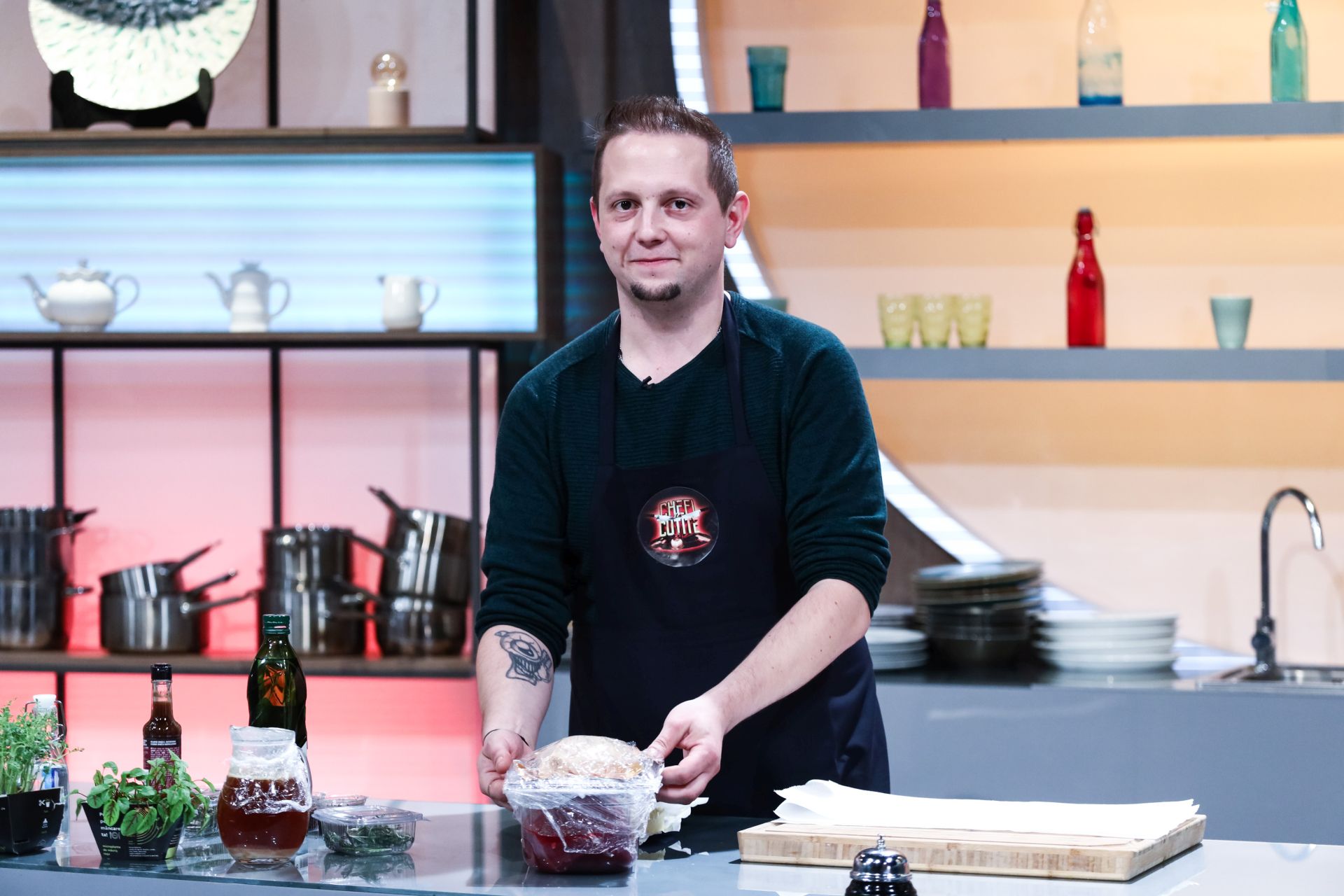 Răzvan Simion, jurat la „Chefi la cuțite”. Prezentatorul este un degustător pretențios