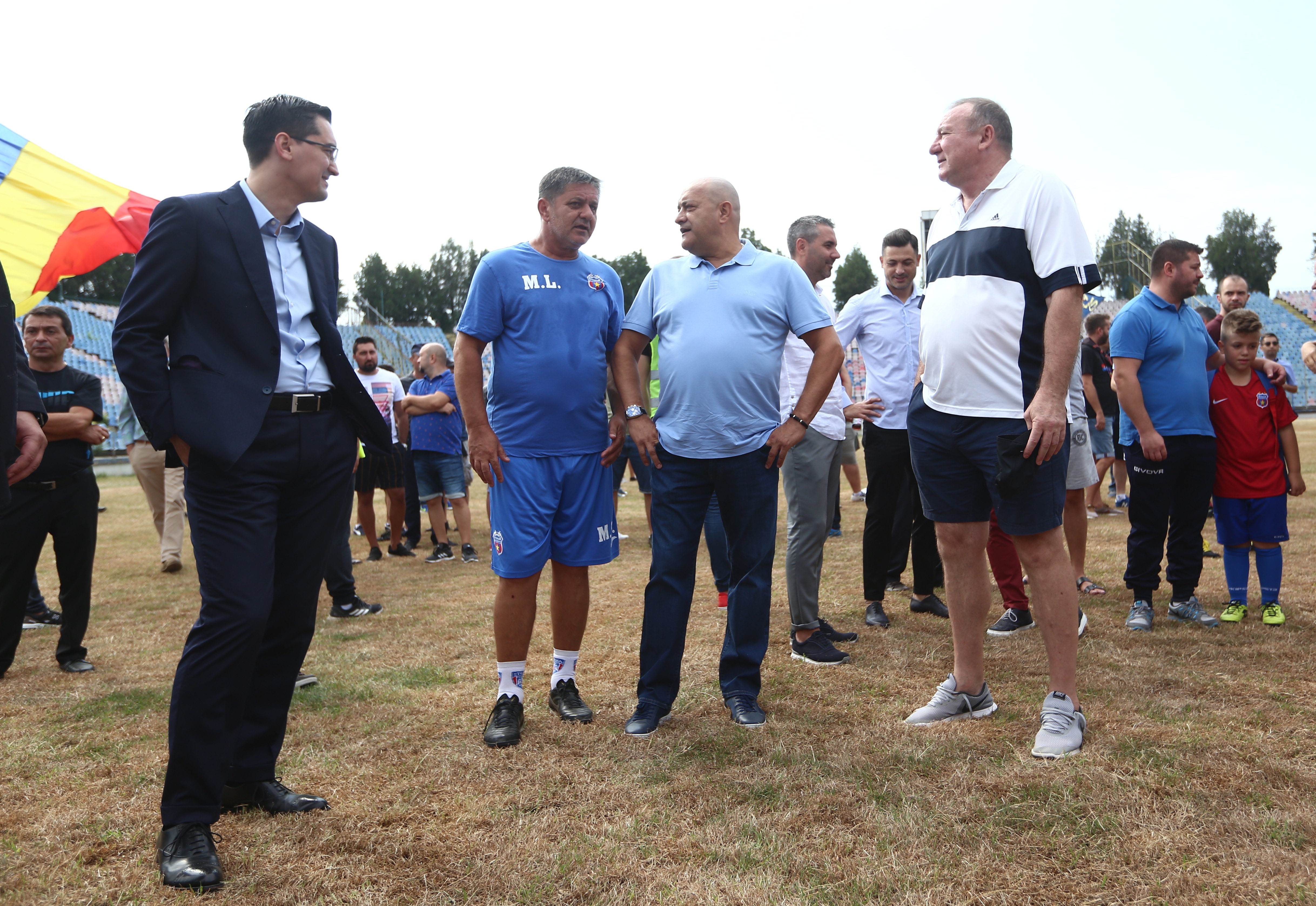 FOTO&VIDEO | A început demolarea stadionului Ghencea. Sâmbătă se poate vizita ultima dată mitica arena. Reacția lui Gigi Becali: ”Bă, p-astea le-am cumpărat eu”