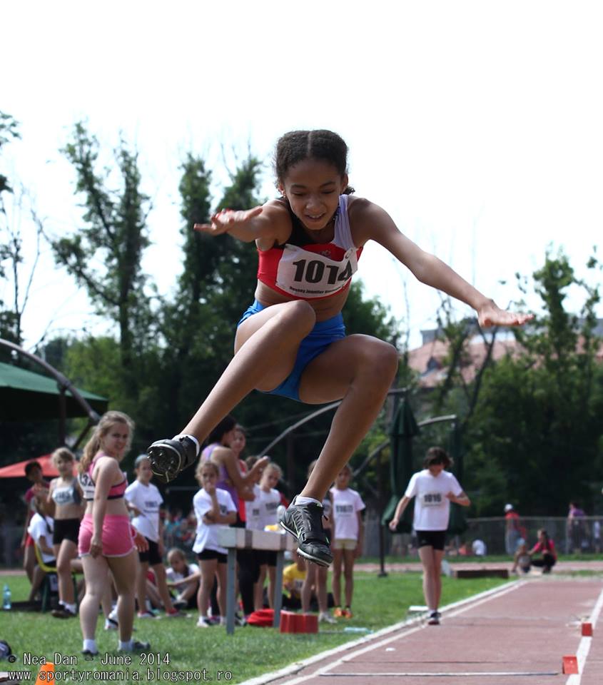 Fiica un regretat portar din Liga I, multiplă campioană națională la atletism! ”Tati aleargă cu mine!”. Vrea să-și depășească antrenoarea, aur olimpic la LA! | FOTO și VIDEO