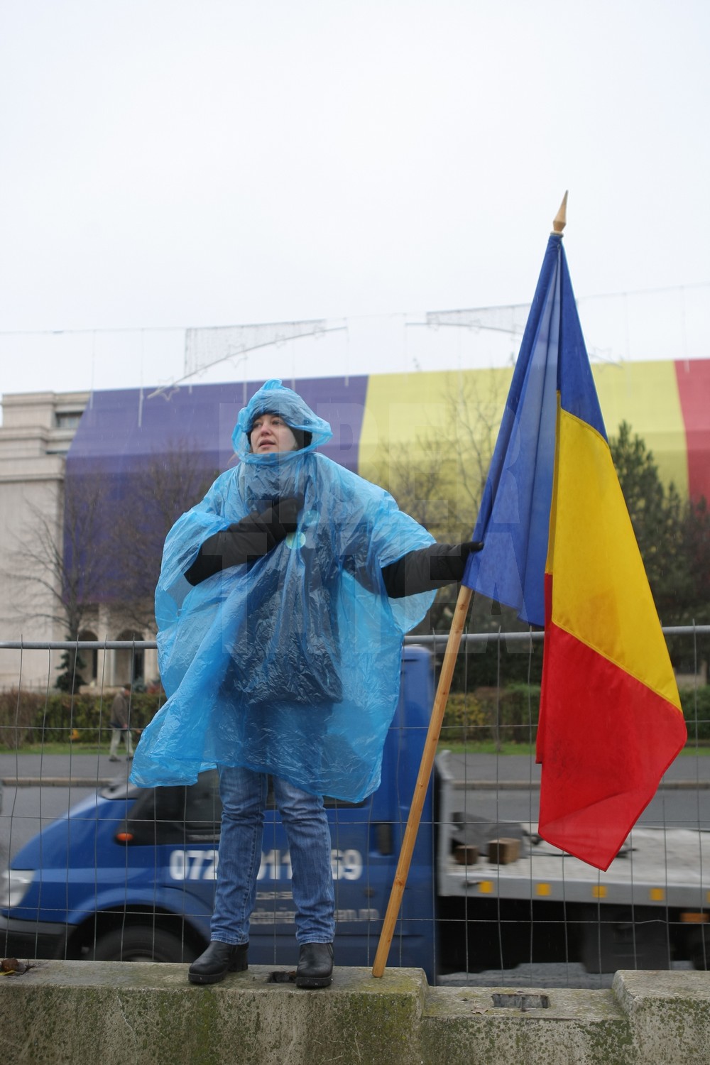 UPDATE. Protest și incidente în Piața Victoriei. Anchetă MAI după împiedicarea organizării târgului de Crăciun/ FOTO