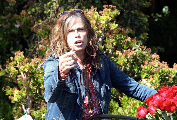 Steven Tyler, solistul de la Aerosmith, își amână concertele din cauza unei hemoragii la corzile vocale