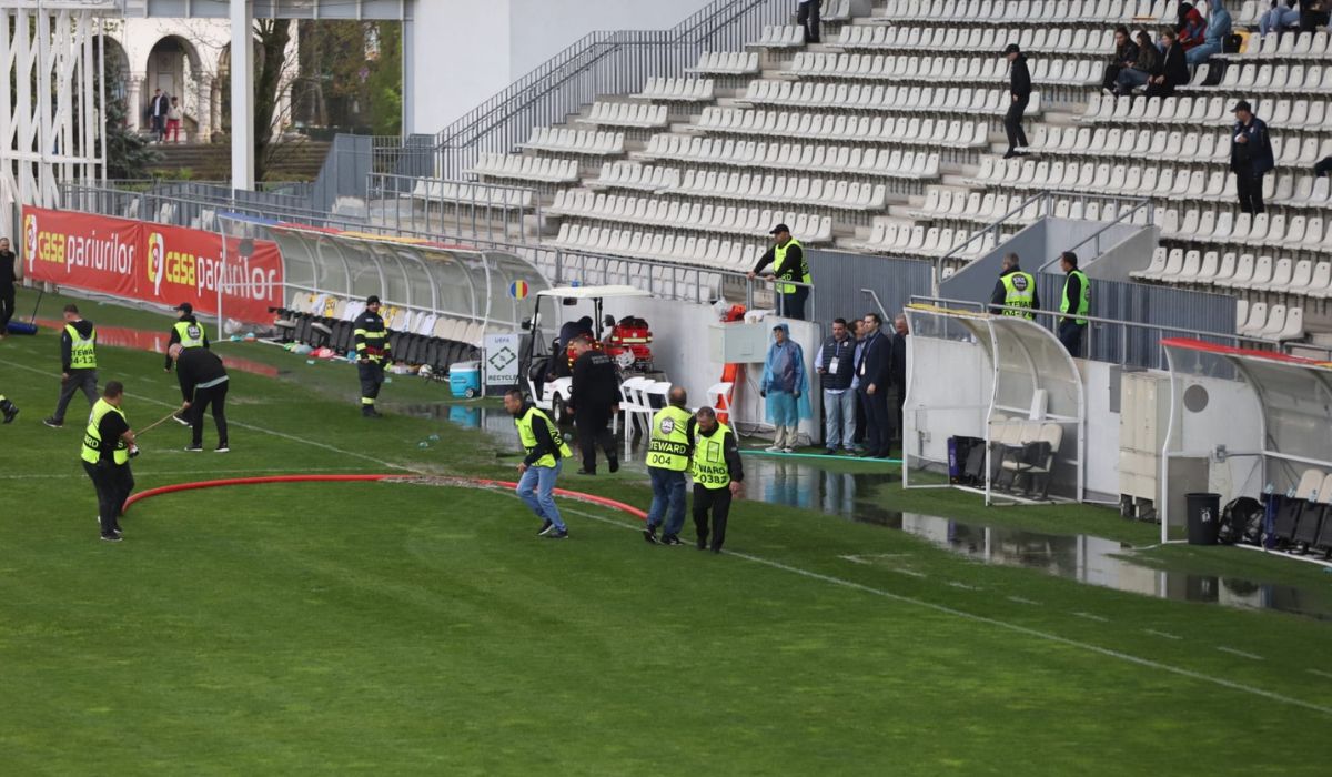 Meciul România - Cipru, în preliminariile CM de fotbal feminin, întrerupt din cauza furtunii din București