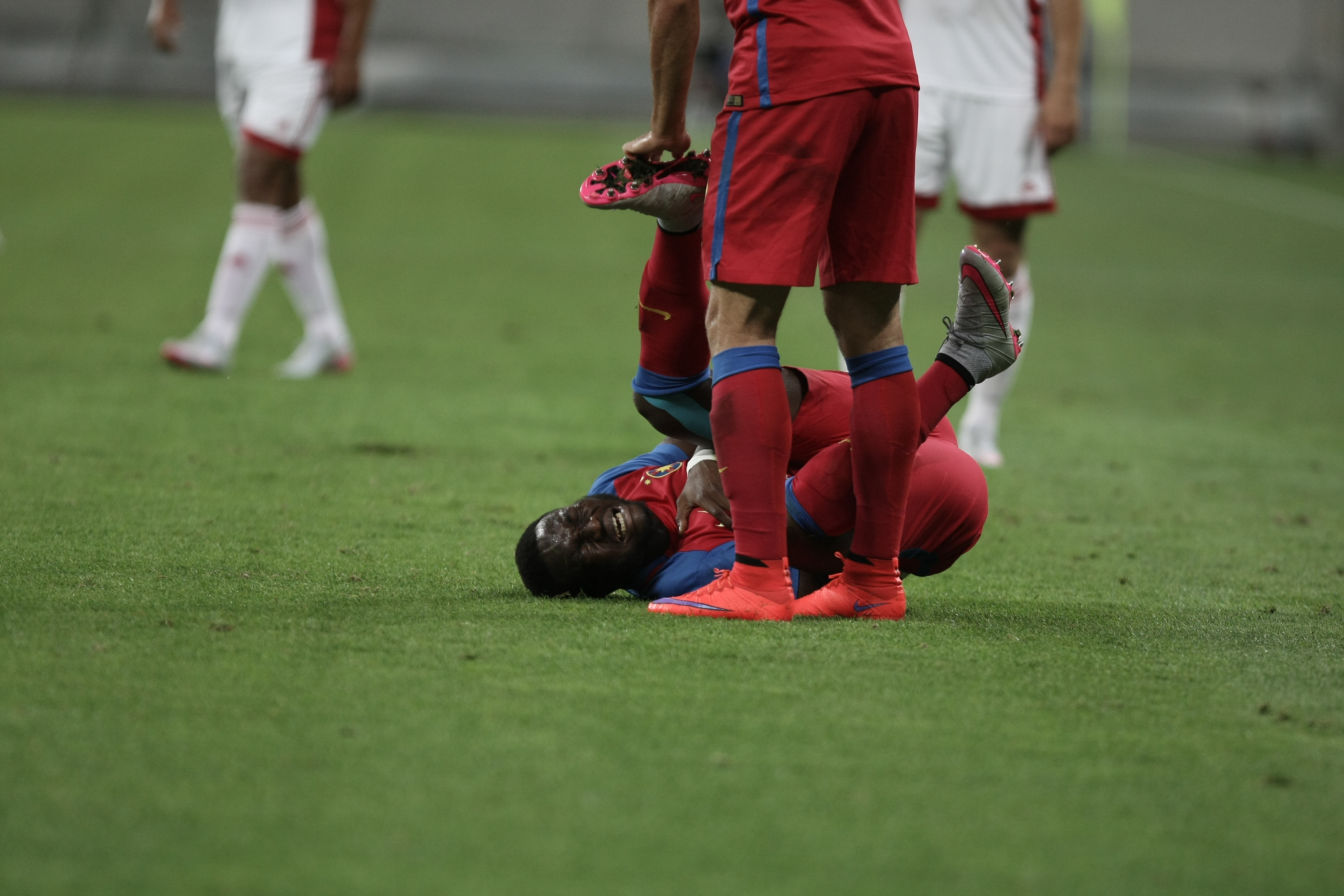 Liga Campionilor, turul II preliminar: Steaua - Trencin 2-3!!!! TrenCHIN!!!! Calificare jenantă a campioanei României! Mai întâi, Jairo l-a făcut franjuri la Papp, apoi Muniru și Tade au echilibrat situația pe tabelă. Pe final, Wesley i-a apropiat pe slovaci la un gol de calificare, iar Bero a avut șansa unui 4-2 halucinant! Rădoi continuă seria execuțiilor! După Tamaș, Țucudean și Luchin, l-a dat afară și pe Iancu / LIVE BLOG&GALERIE FOTO