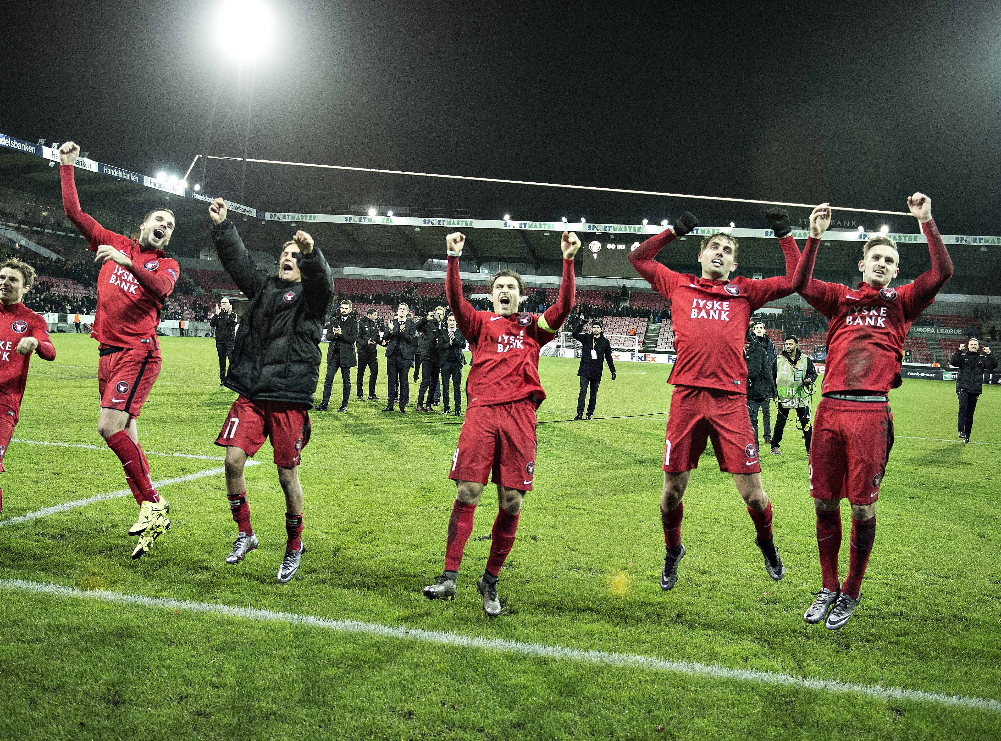 Europa League. Trei români s-au calificat în şaisprezecimile de finală: Mircea Lucescu, Ciprian Tătărușanu şi Vlad Chiricheș. Partizan, lovită de blestemul Stelei