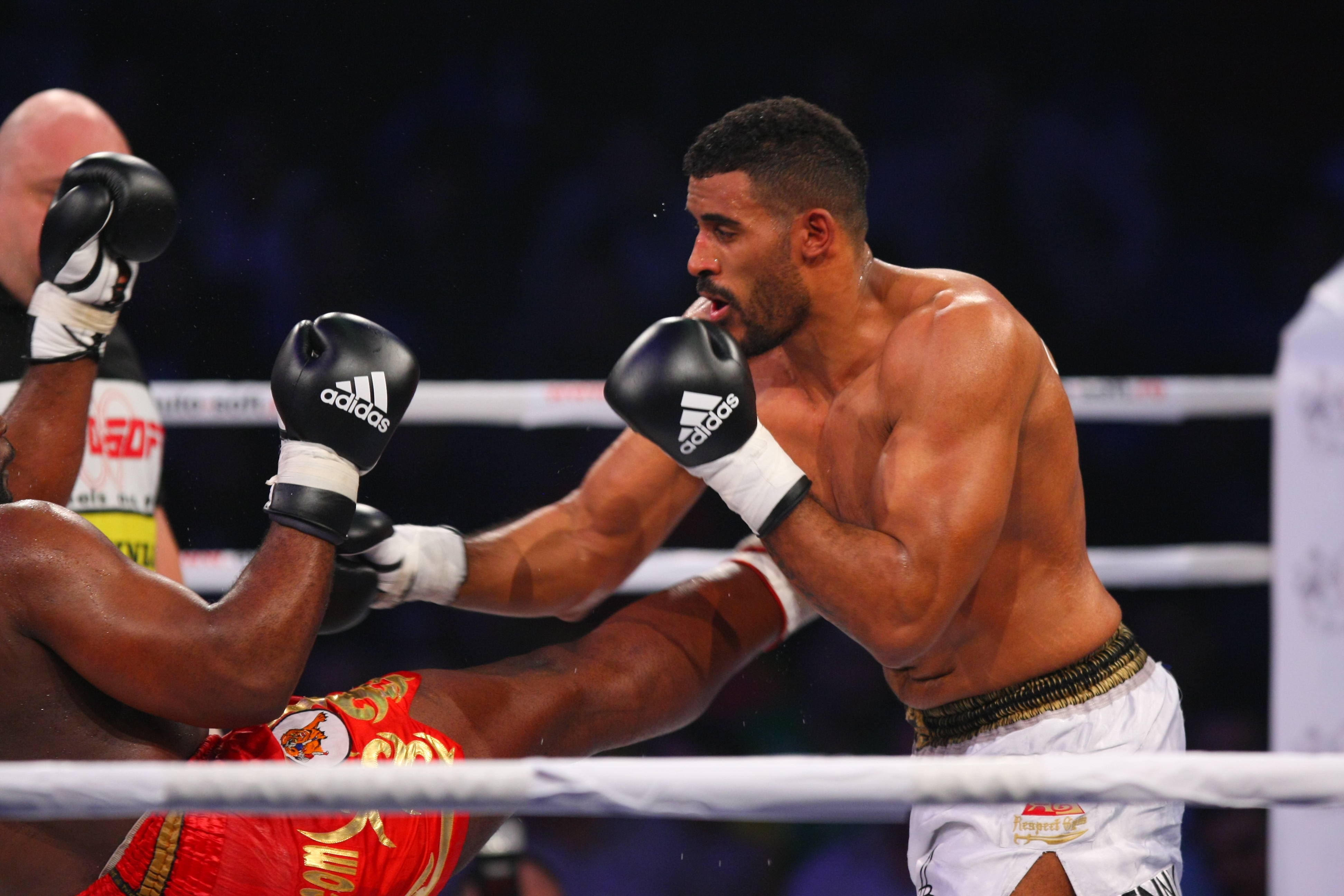 Meciul în urma căruia Amansio Paraschiv a devenit campion mondial Superkombat New Heroes! VIDEO& FOTO