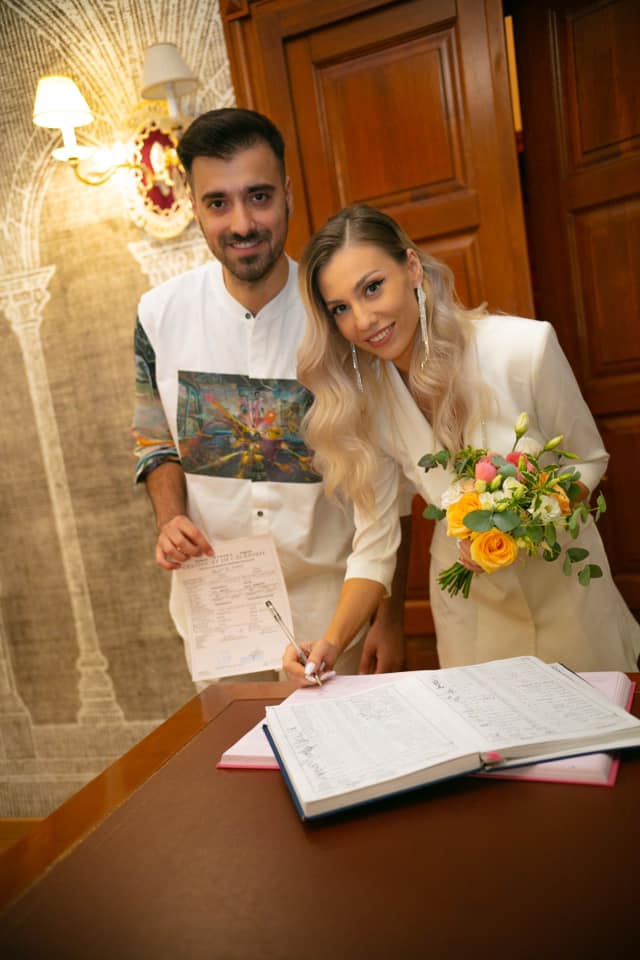 Soția lui Liviu Teodorescu a născut. Primele declarații ale artistului: „Sunt tată! Iulia, ești o eroină”