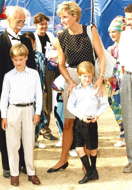 FOTO | Replica de neuitat a Prințesei Diana pentru Camilla Parker