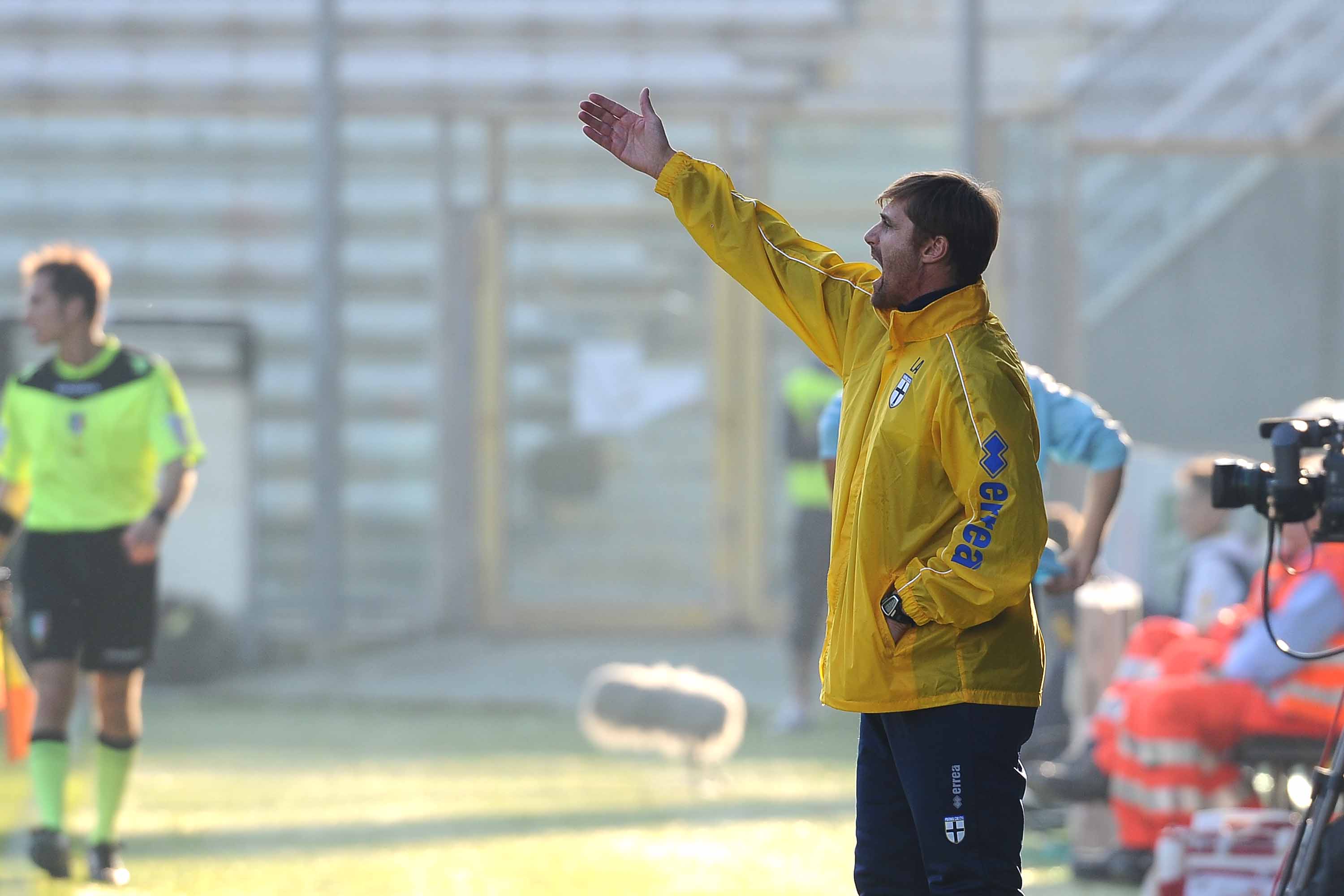Reportaj emoționant la Parma, în cantonamentul unei echipe care a murit, dar nu s-a predat. Antrenorul Gigi Apolloni: ”Mutu nu era serios încă de la Verona. Când s-a însurat, am crezut că s-a liniștit, dar de unde?!” / FOTO