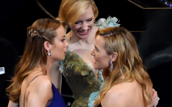 Kate Winslet e însărcinată? Cine a dat-o de gol pe actriță