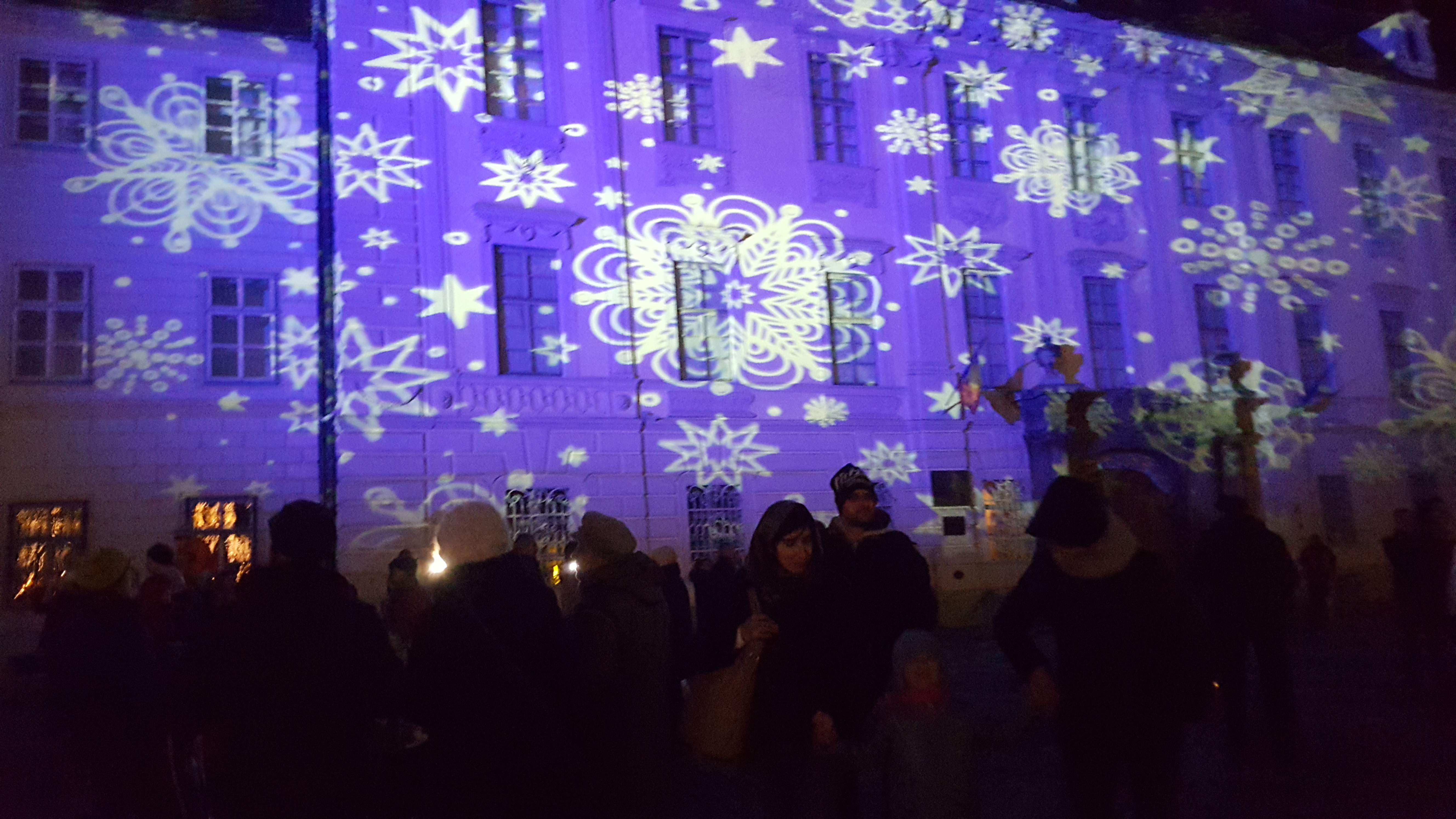 Peste 10.000 de oameni au fost prezenți la deschiderea Târgului de Crăciun din Sibiu | GALERIE FOTO