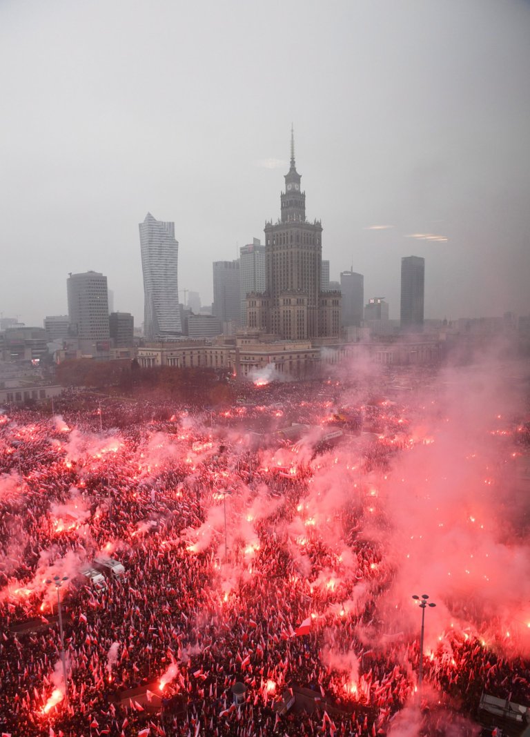 Imagini incendiare în Polonia. Liderii eurosceptici şi grupurile de extremă dreapta au marcat împreună Ziua Independenței (FOTO)