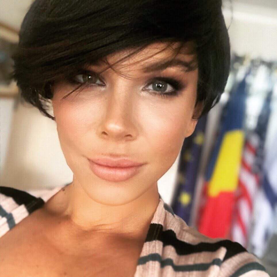 Cum arăta Alina Laufer în urmă cu 16 ani când nu avea operații estetice. Soția lui Ilan Laufer, criticată aspru după liftingul facial