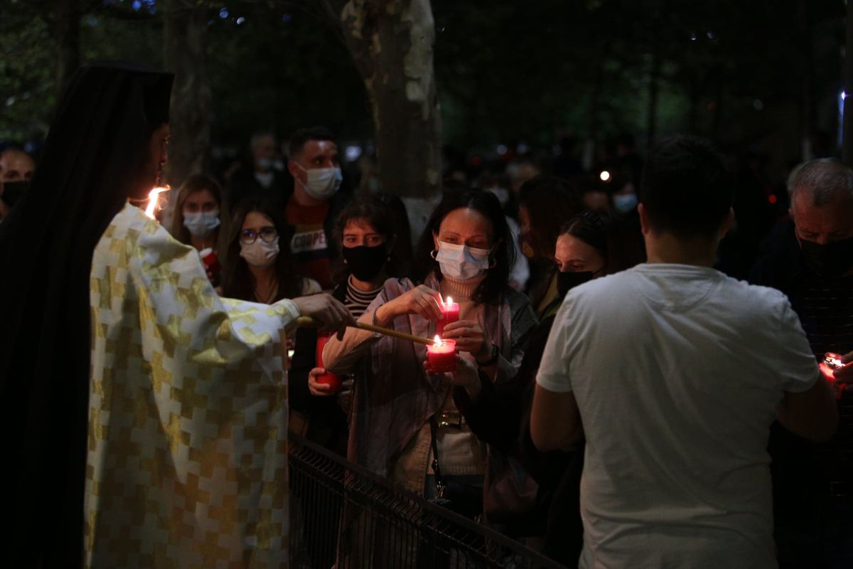 Ce le-a transmis credincioșilor Patriarhul Daniel, după slujba de Înviere