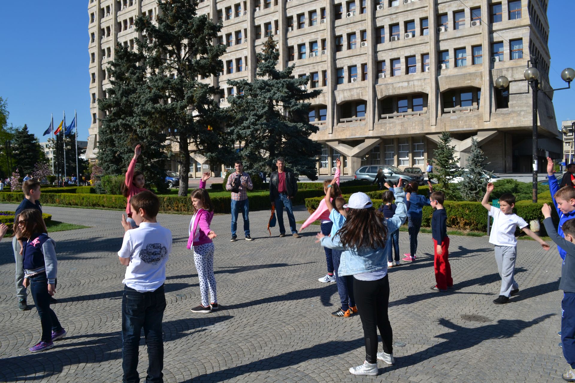 Activitatea sportivă de la CSM Ploieşti, în blocaj total! Sportivii ploieșteni se antrenează în fața Primăriei! FOTO