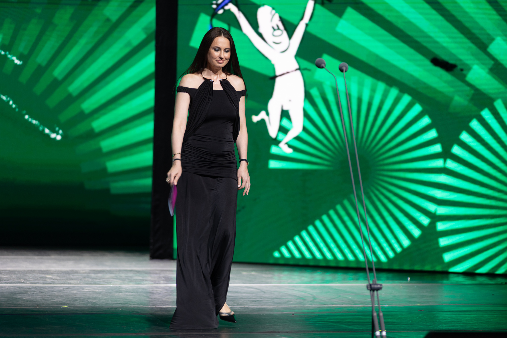 Roxana Voloșeniuc, chief editor revista Elle, profund impresionată de ținutele invitaților de la Premiile Gopo: „Îmi place faptul că multe vedete poartă designeri români”