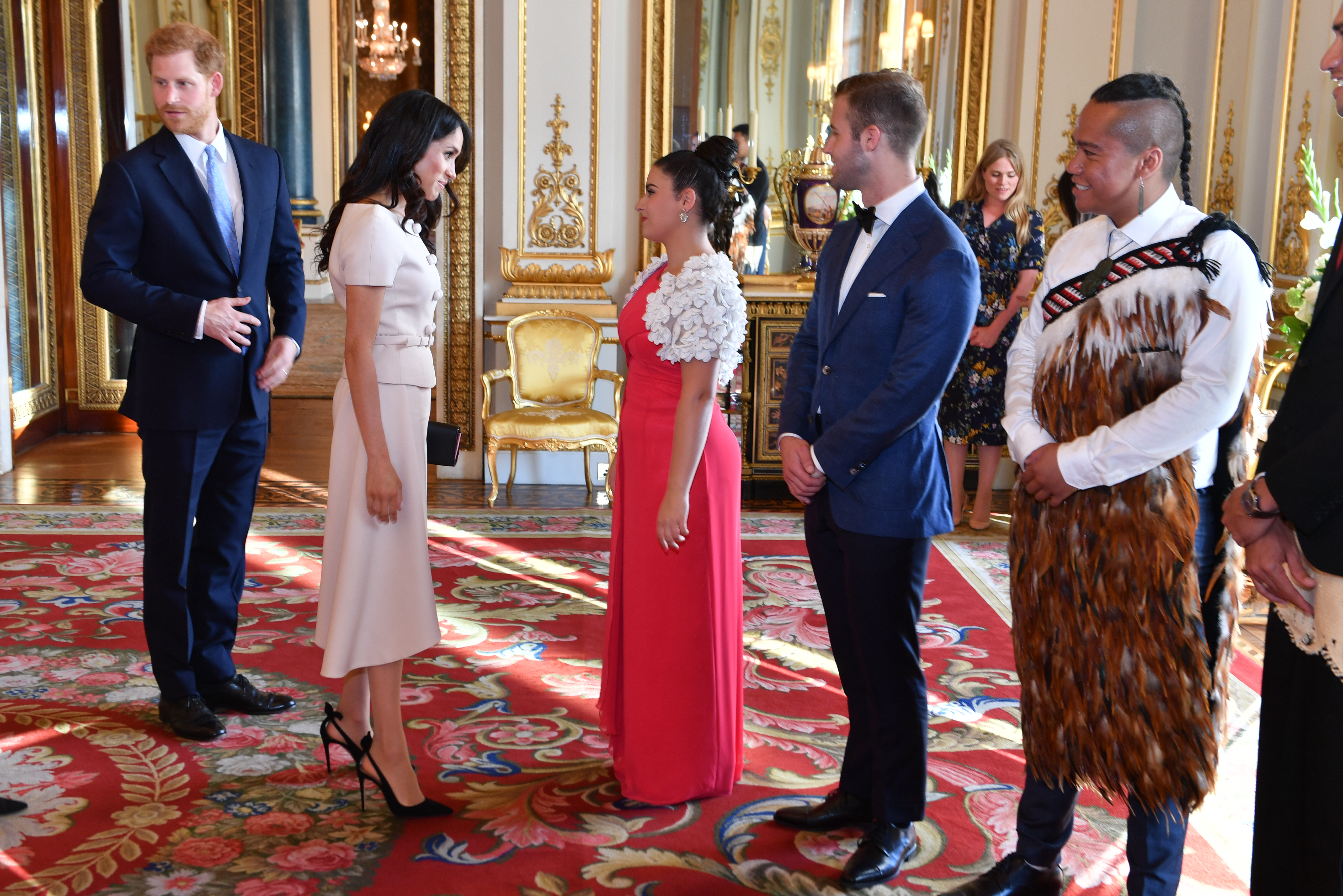 FOTO | Meghan Markle, lipsită de respect în fața Reginei Marii Britanii. Cum a stat ducesa de Sussex la fotografia oficială