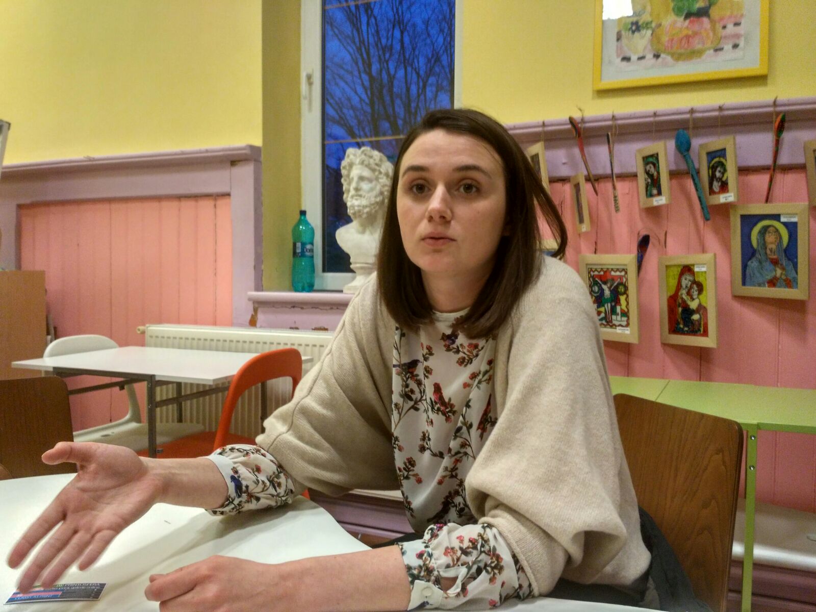REPORTAJ/ Tânăra artistă care are o afacere unică în România. A dat munca de la bancă pe … Printosferă - FOTO