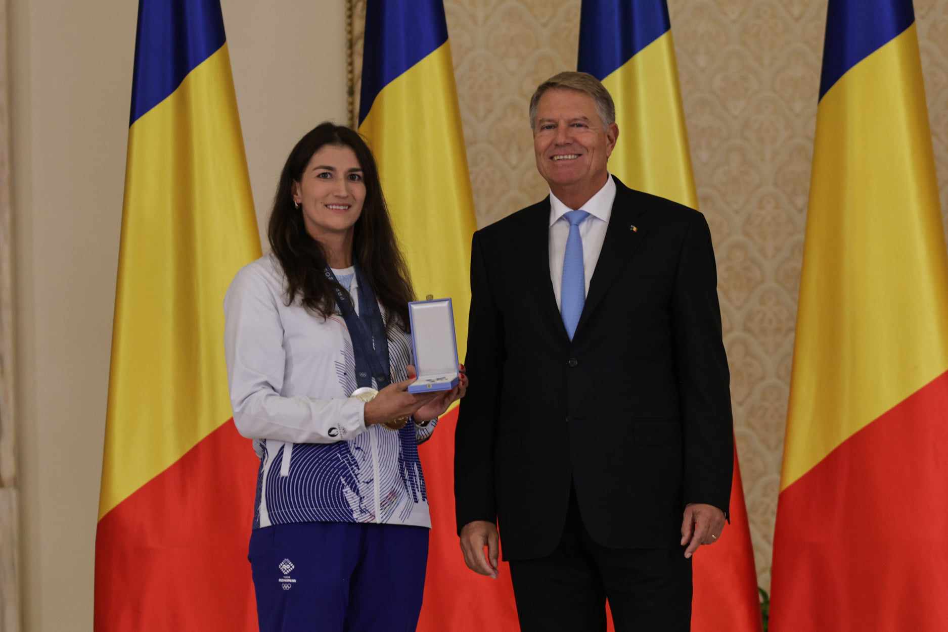 Gafă a președintelui Iohannis la decorarea medaliaţilor de la JO Paris. A spus „comemorarea”, în loc de „ceremonia” | VIDEO