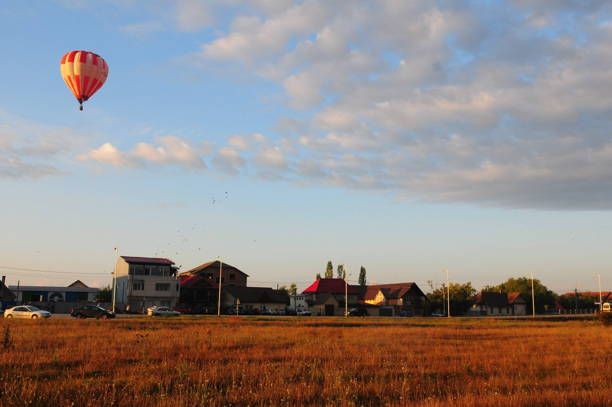 REPORTAJ/Zborul cu balonul cu aer cald, o modă și în România. Cum să simți vântul la înălțime și să admiri peisaje de vis-FOTO