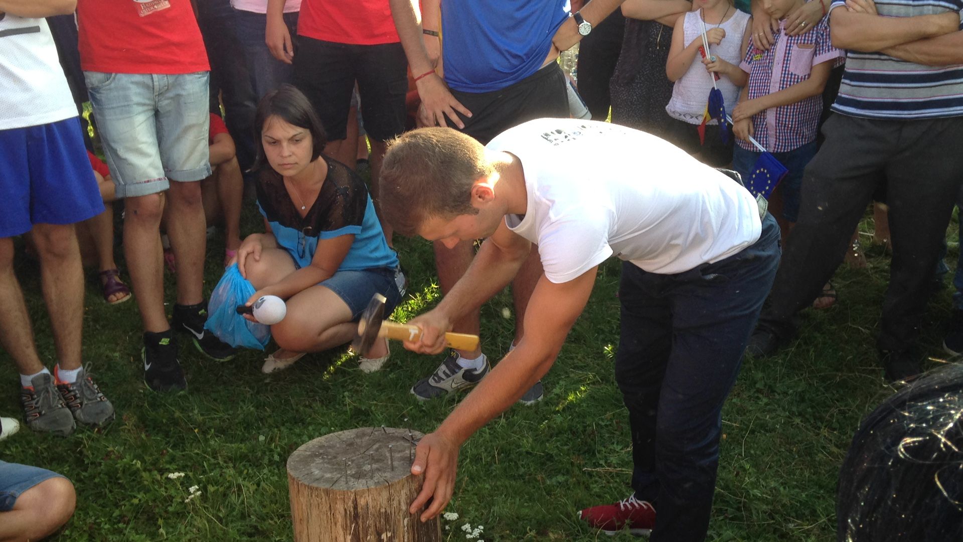 FESTIVALUL USTUROIULUI: Aranjamente pentru a scăpa de vampiri și concurs pentru stabilirea celui mai bun bărbat din Ținutul lui Dracula | GALERIE FOTO