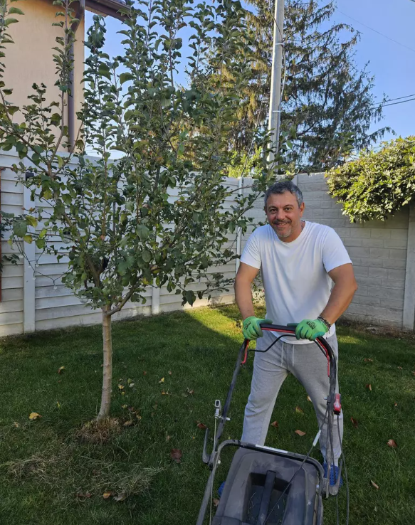 Imagini din locuința lui chef Sorin Bontea. Juratul de la MasterChef și-a plantat măslini în curte. „Abia aștept să strâng recolta”